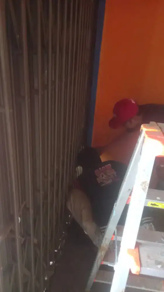 Tukang ahli rolling door folding gate termurah