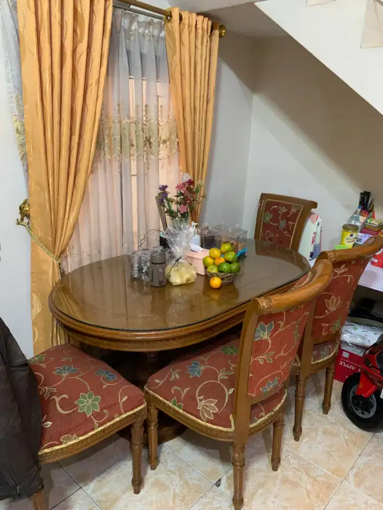 Meja makan kayu jati