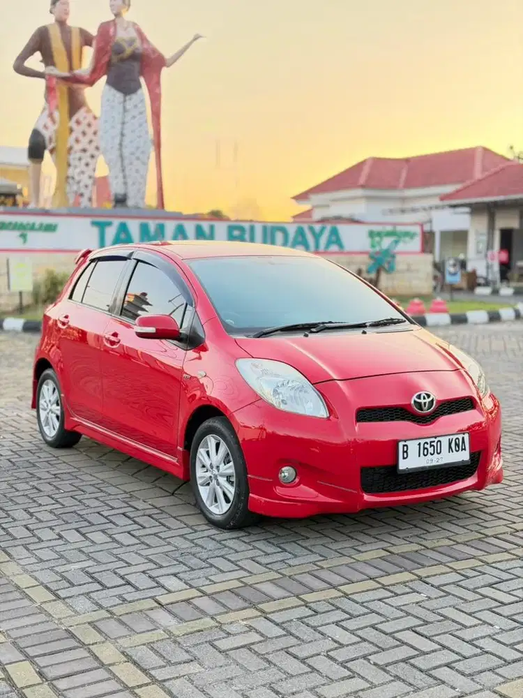 Toyota Yaris 1.5 E 2012 Manual Istimewa low kilometer juara