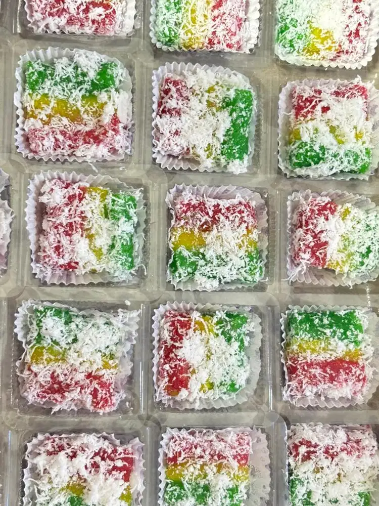 Yg mau cari kudapan kue nya boleh chat saya