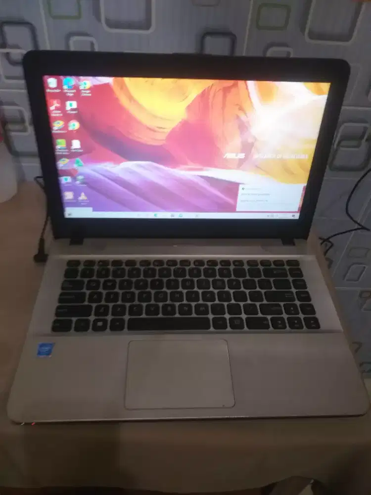 Laptop Asus X441M,Ram 4,HDD 1TB,processor Celeron N4000,normal.