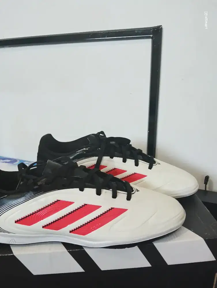 sepatu futsal ADIDAS