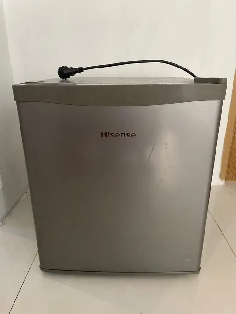 kulkas mini portable hisense 42 liter Model RR58D4IGN