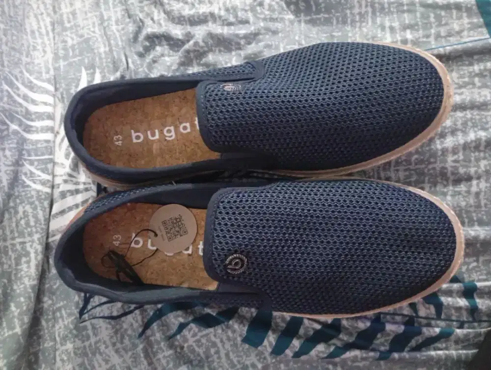 Sepatu pria Bugatti original size 43