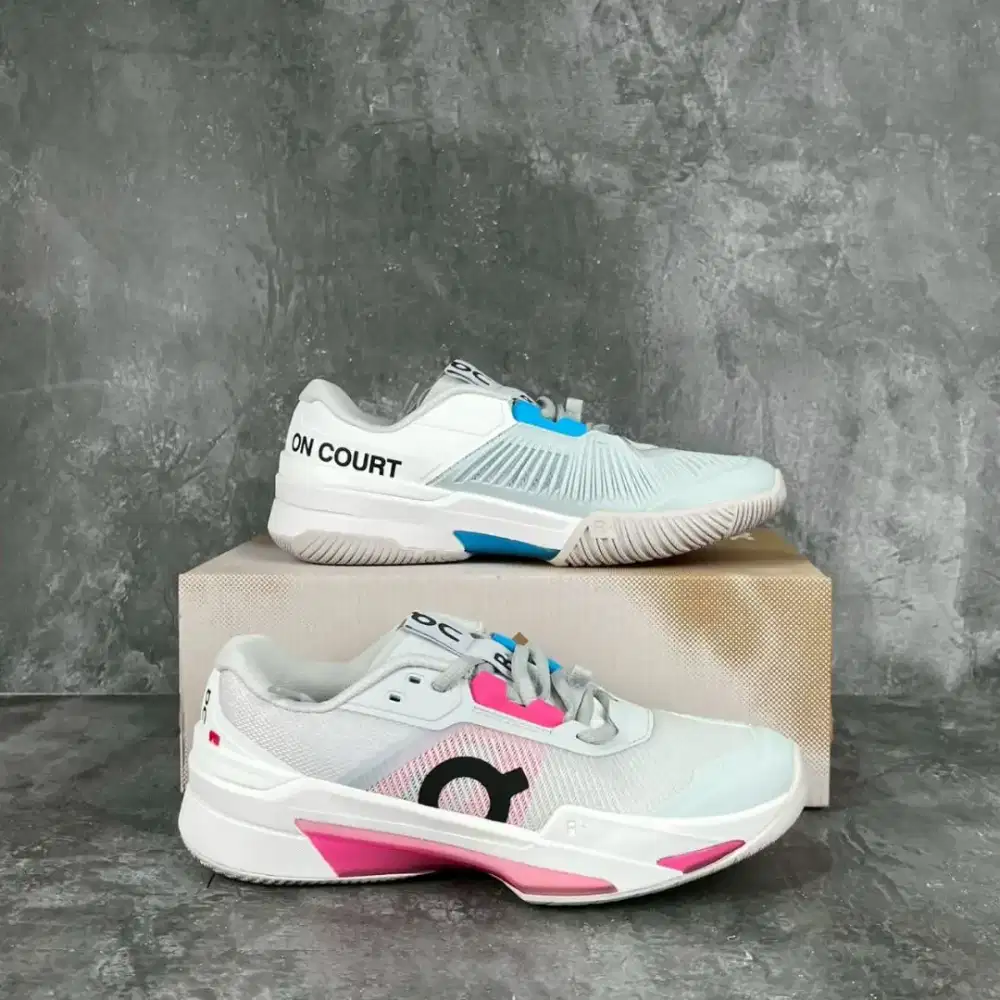 SEPATU PADEL TENIS ON CLOUD
