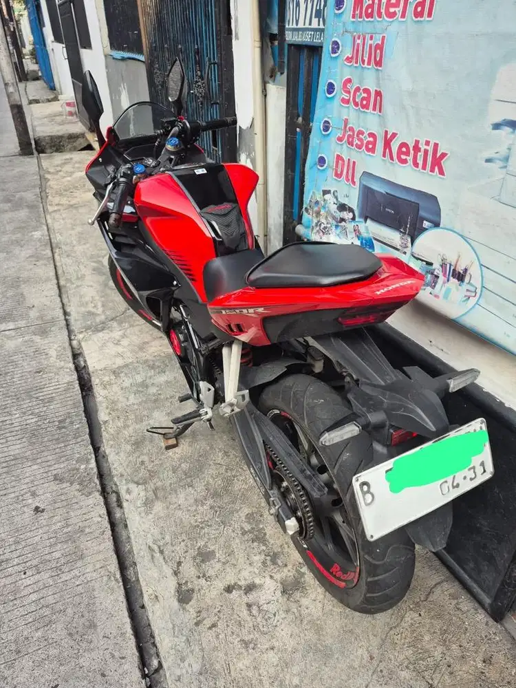 JUAL CEPAT MOTOR CBR150R - KONDISI TERAWAT & SIAP PAKAI