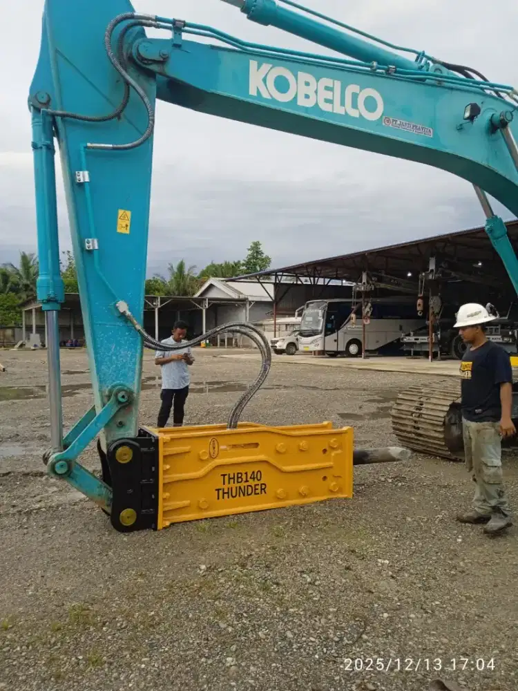Breaker Thunder THB 140 kelas 20 ton