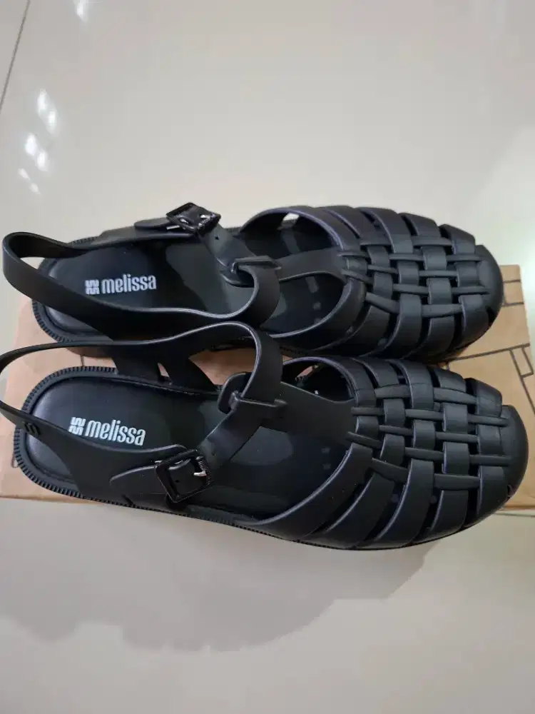 Melissa possesion black