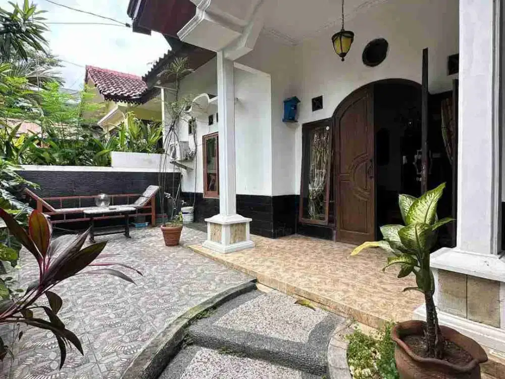 Jual cepat rumah cantik mewah classic modern style Limus Pratama Regency Cibubur.