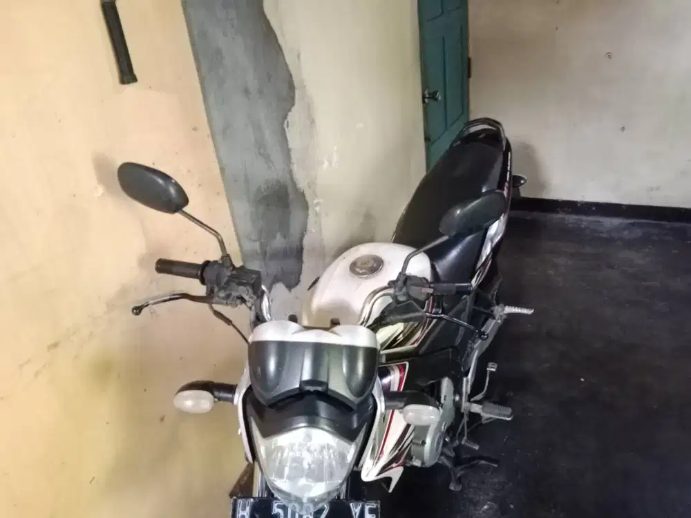 Vixion old putih 2012