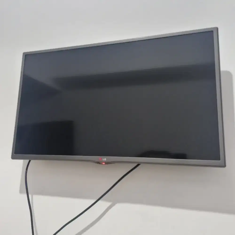 dijual TV LED LG 32 inch kondisi mulus