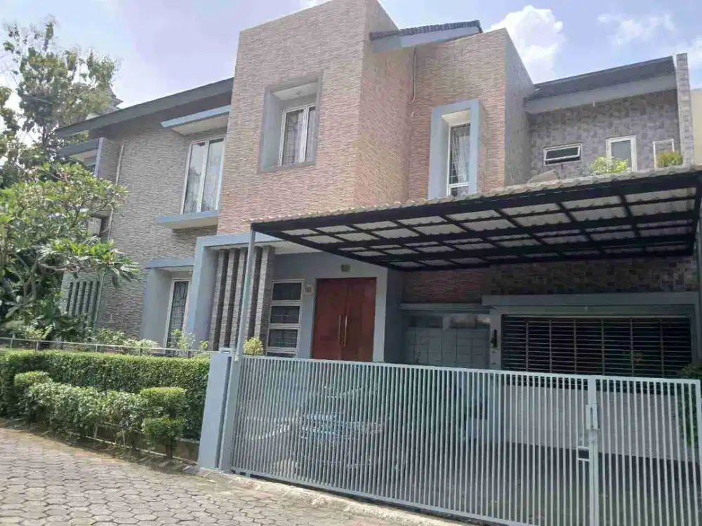 Jual rumah mewah hoek dalam cluster lokasi strategis dekat fasilitas umum The Bamboo Regency Jakarta Timur.
