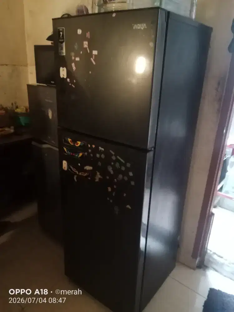 Kulkas Aqua 2 pintu normal dingin beku bagus