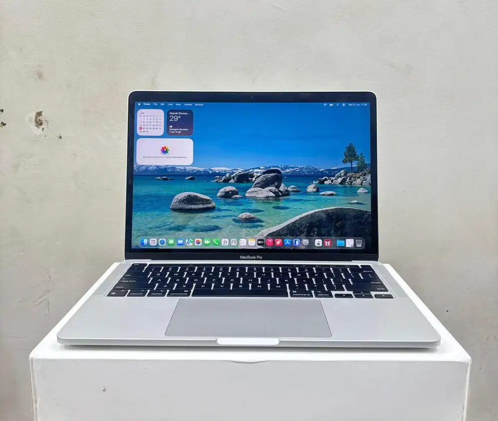 Macbook Pro 13 inch 2020 M1 Ram 8GB Ssd 256GB Fullset Mulus