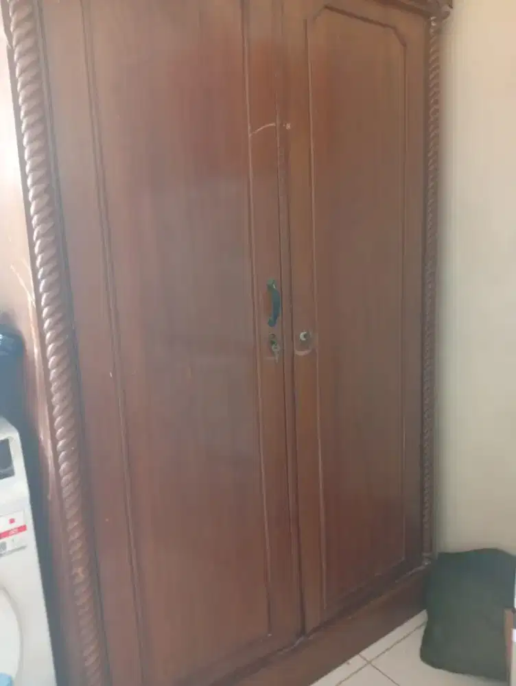 Lemari kayu jati
