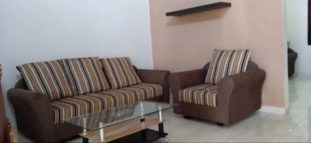 Dijual sofa, TV, sepeda, lemari jati, spring bed kondisi second