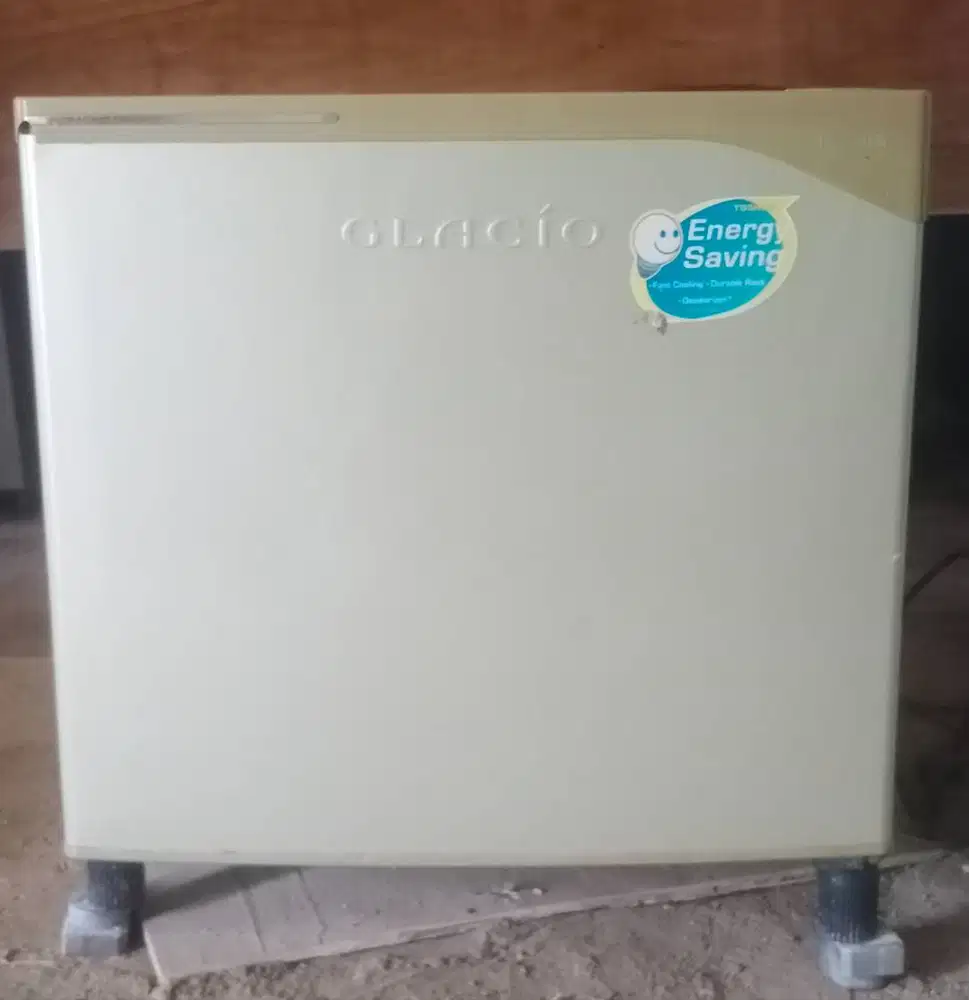 Kulkas Mini  1 pintu TOSHIBA.Mesin Original Pabrik Belum Pernah Rusak.
