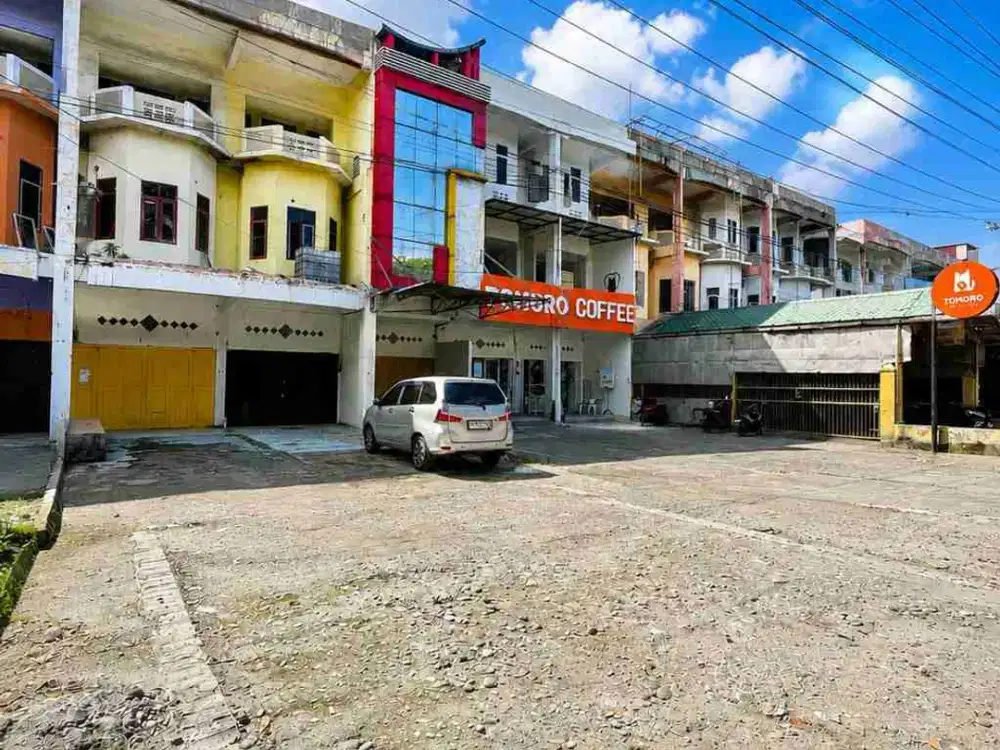 Ruko Gandeng Siap Huni Samping Tomoro Coffee Ringroad