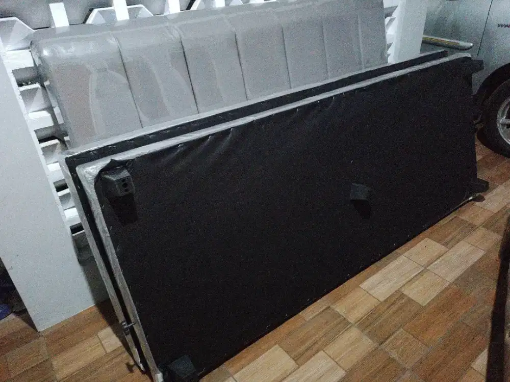 Dipan / Divan Springbed  Belah ukuran Queen
