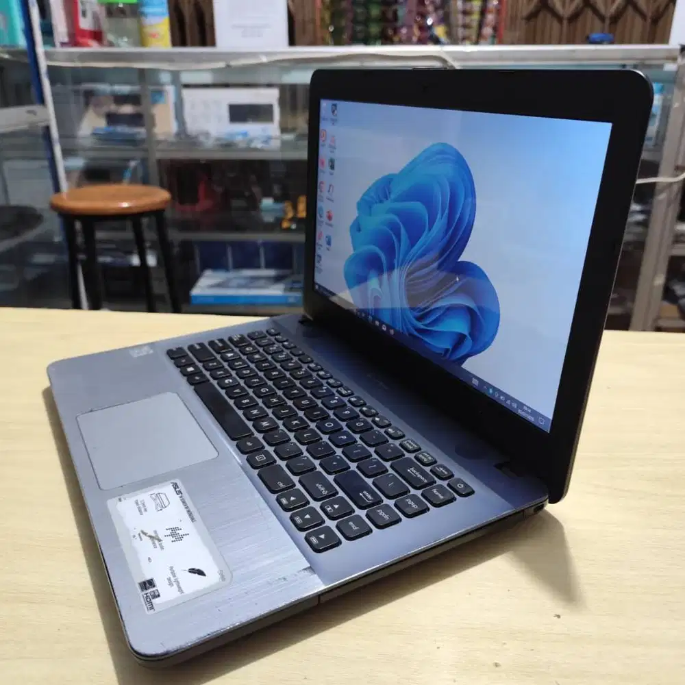 Laptop Asus Vivobook X441U Intel Core i3 7th 8/256 SSD
