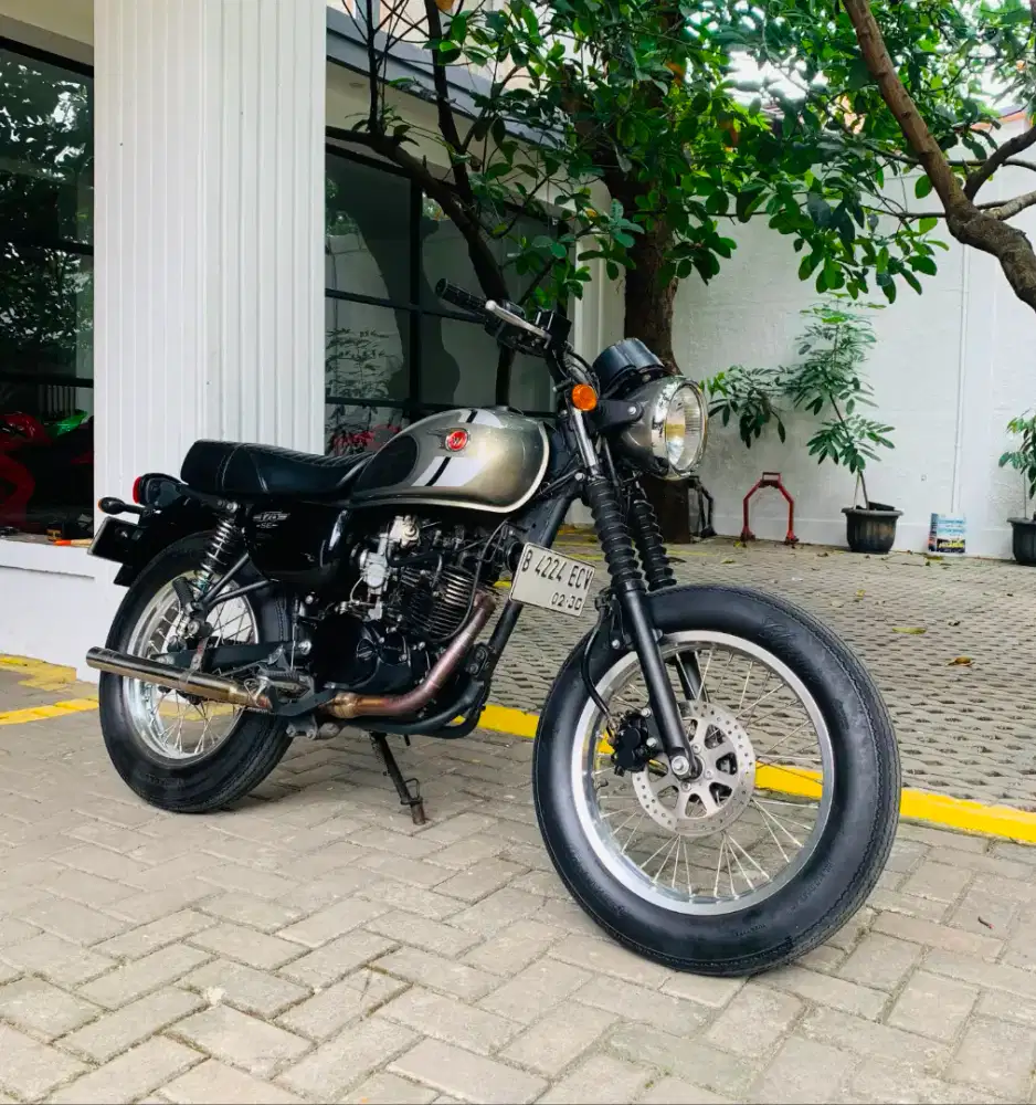 Kawasaki w175 cafe