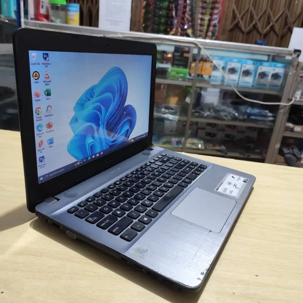 Laptop Asus Vivobook X441U Intel Core i3 7th 8/256 SSD