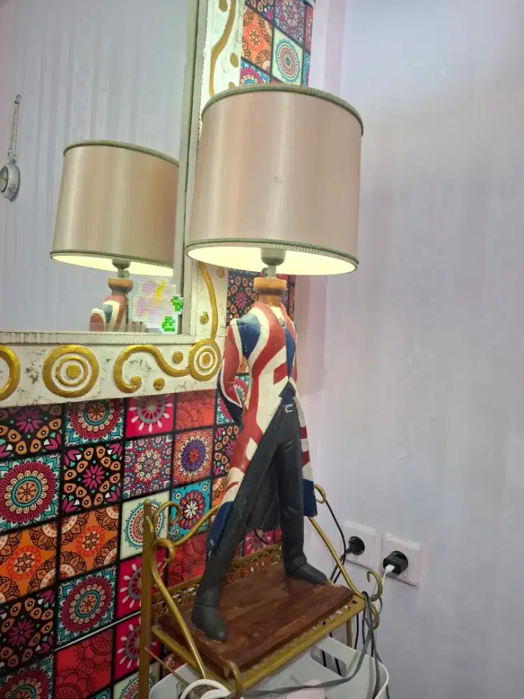 Lampu antik bahan kayu ukir tinggi 73cm kondisi normal