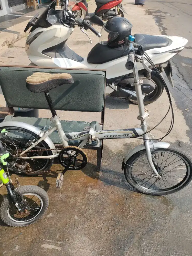 Sepeda lipat r20 merk Element speed 7 semua normal ya di Jamin 400rb.