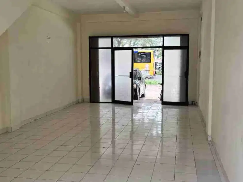 DISEWAKAN RUKO DEKAT STASIUN KA TERMINAL DAN TOL DI PINGGIR JALAN RAYA BENTENG BETAWI TANGERANG
