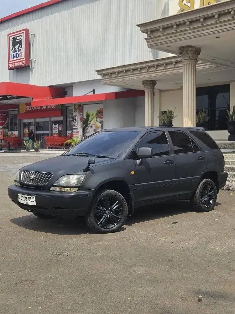 Toyota Harrier 3.0 L AT 2000