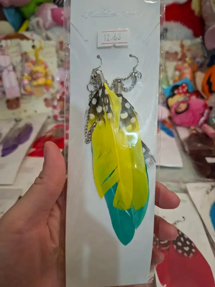 Anting Bulu wanita