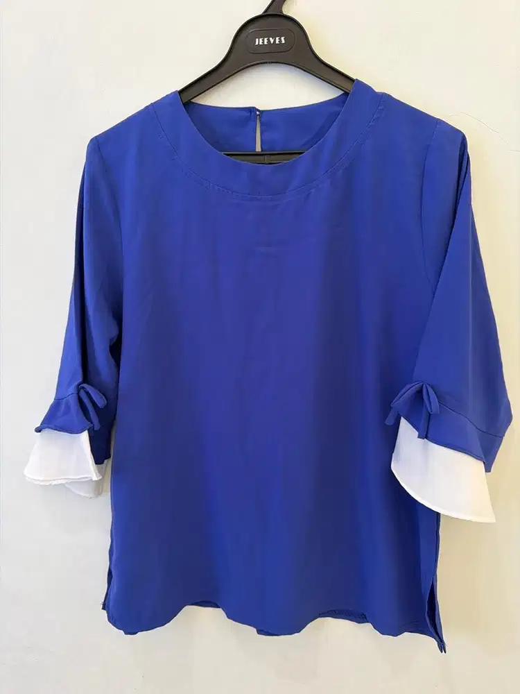Atasan kain biru ke ungu
