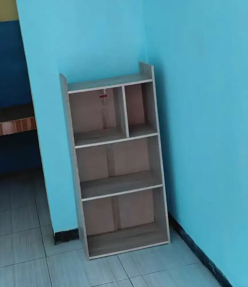 Rak kayu untuk buku dll