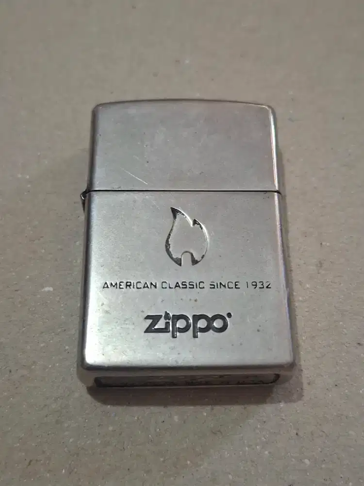 Zippo klasik Flame design chrome