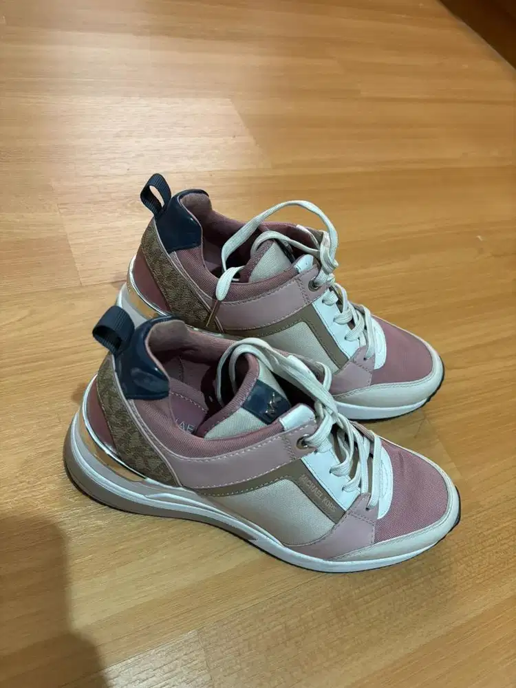 Sepatu Michael Kors