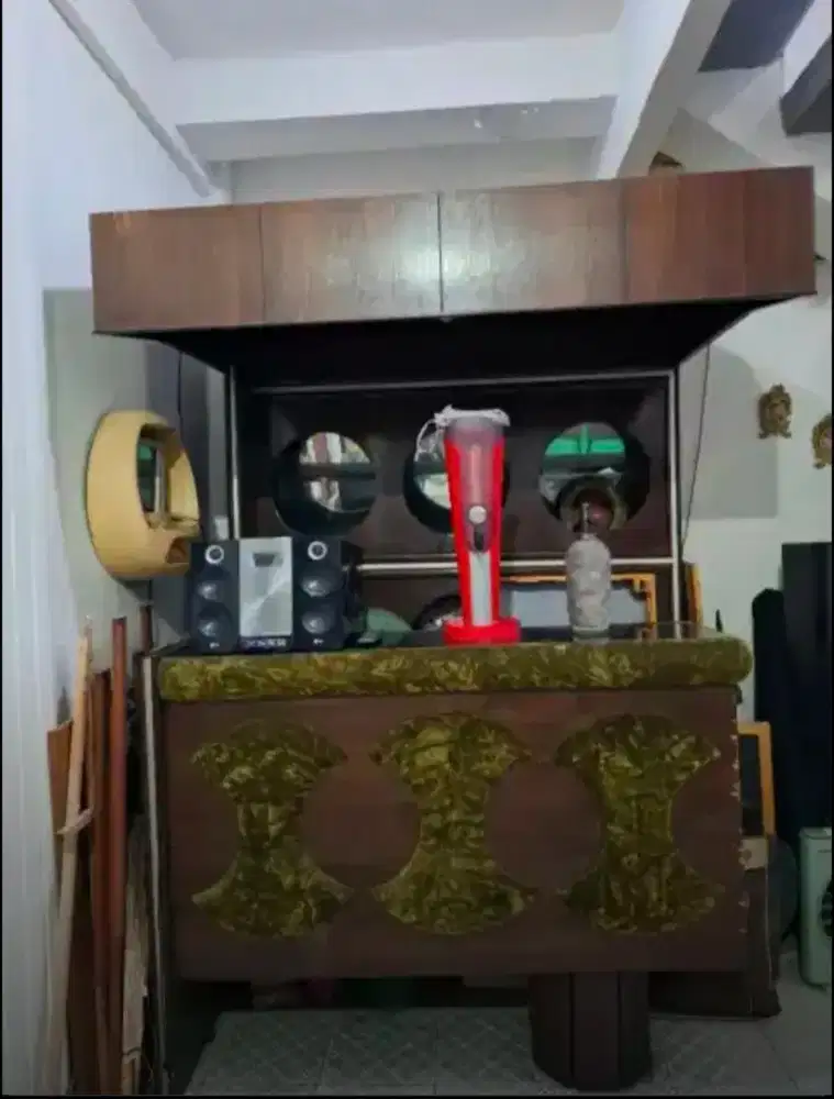 Furniture minibar kayu ukuran besar barang koleksi antik murah