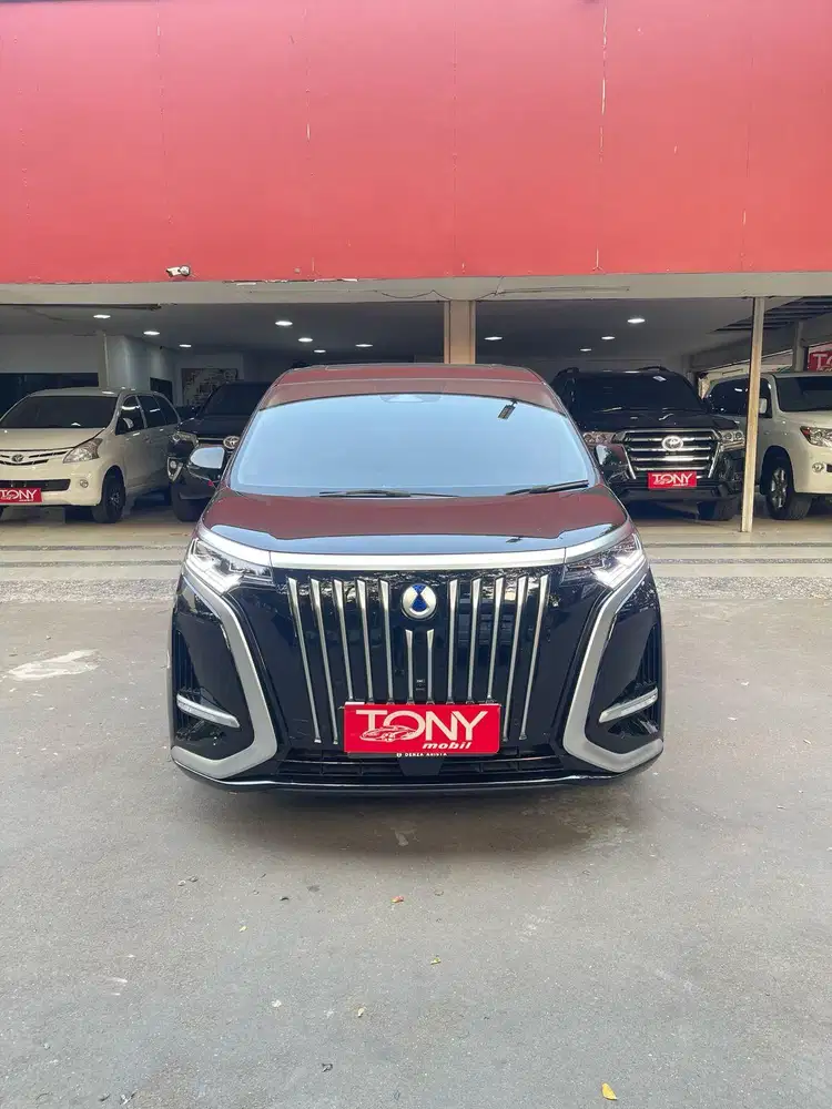 Denza D9 EV 2025 Hitam