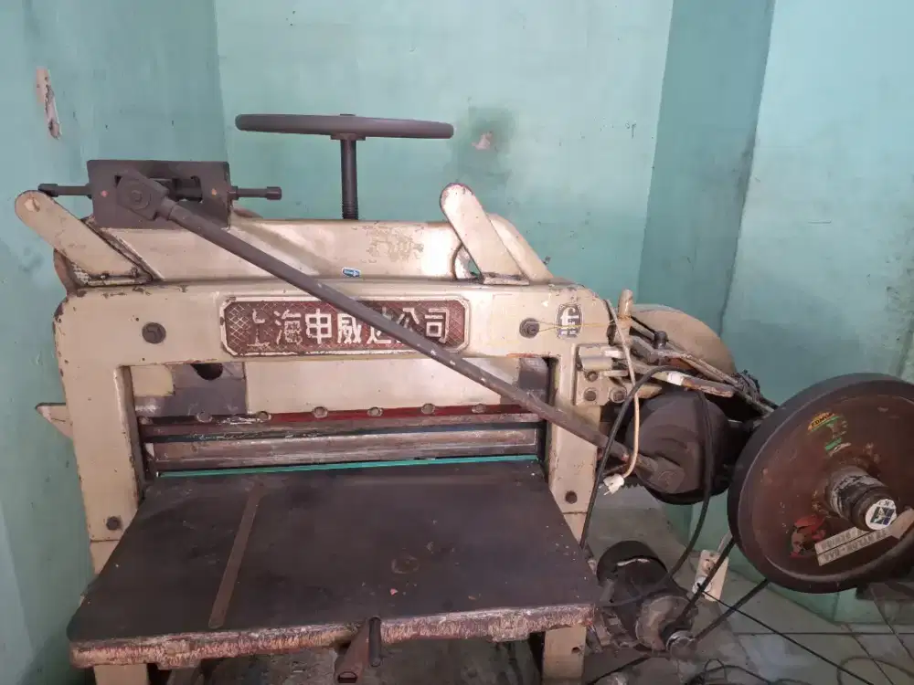 Mesin potong kertas DQ