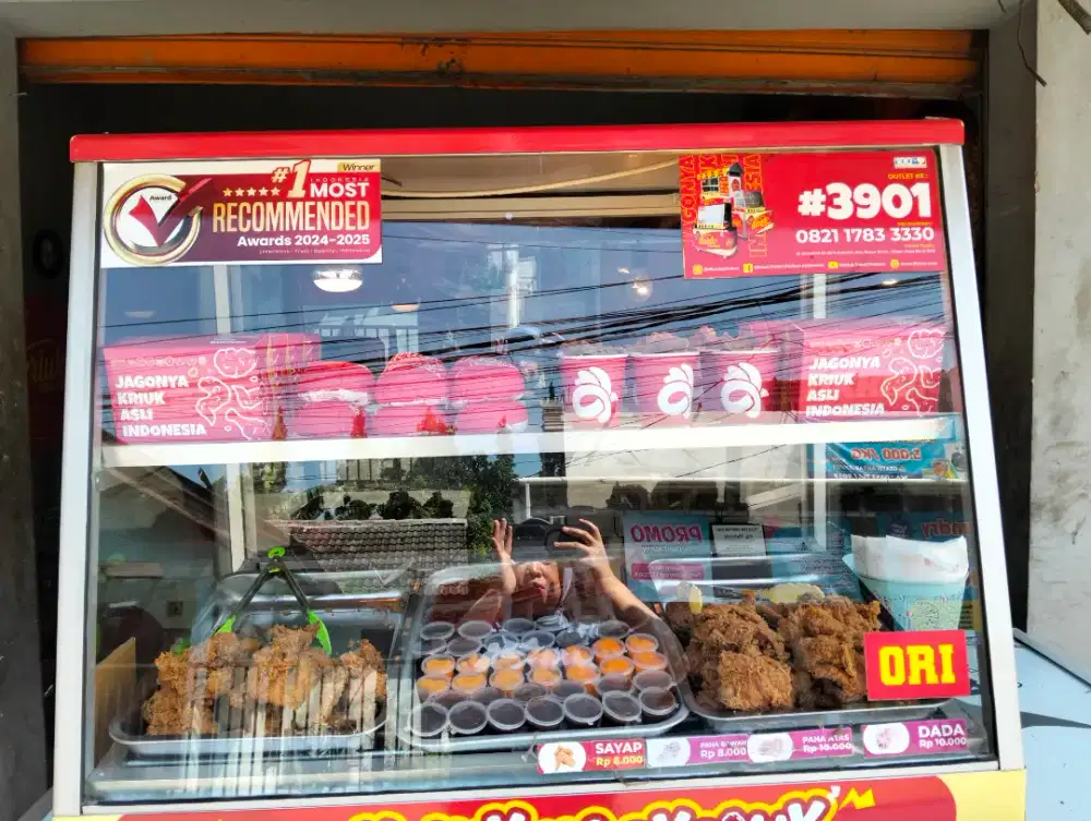 Dibutuhkan penjaga outlet chicken
