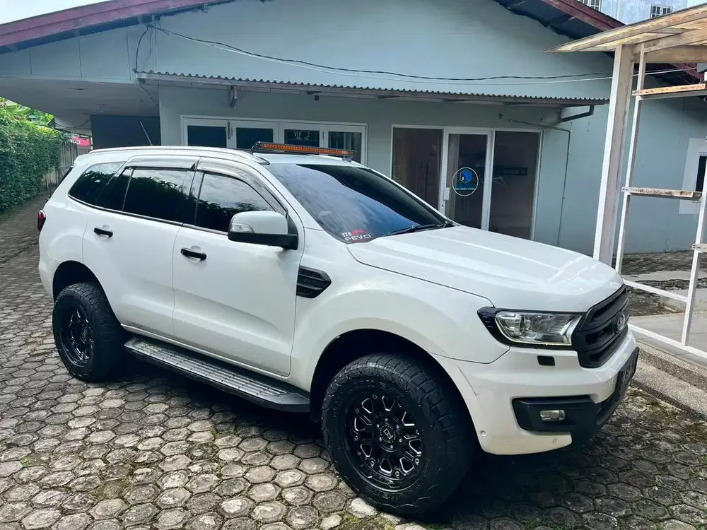 jual mobil titanium ford everest