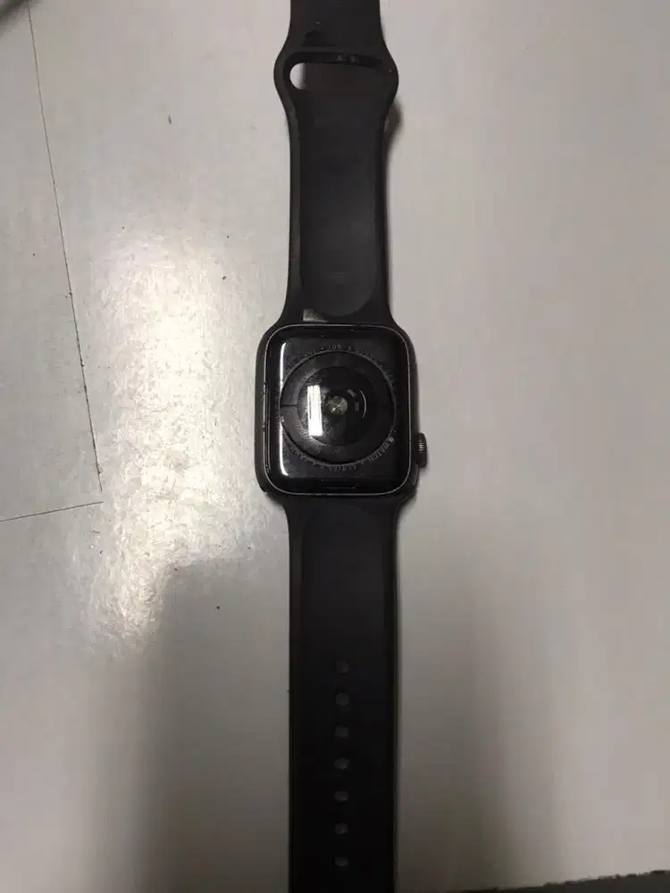 apple wacth gen 5, 44mm alumunium ceramik kondisi fullset second, resm