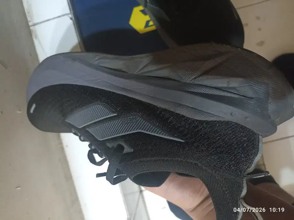 Mills running enerstrike black
