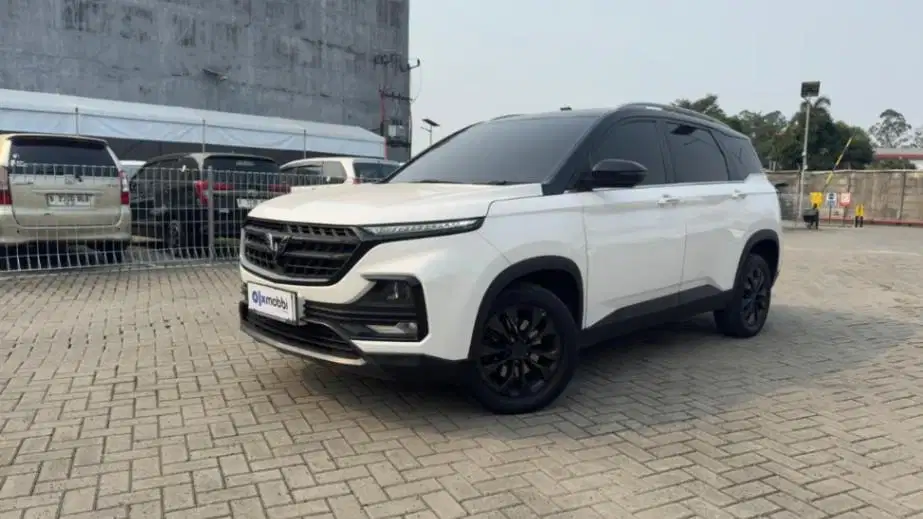 LOW DP Wuling Almaz 1.5 Exclusive 5-Seater Bensin-AT 2022 VOY