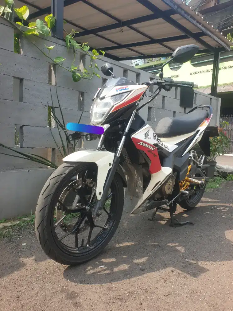 Honda sonic 150 R