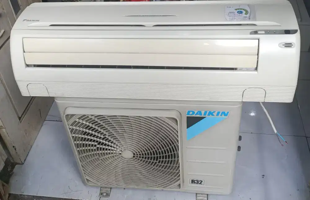 Jual ac daikin r 32 lowatt 1pk   700watt kondisi 95% ori semua