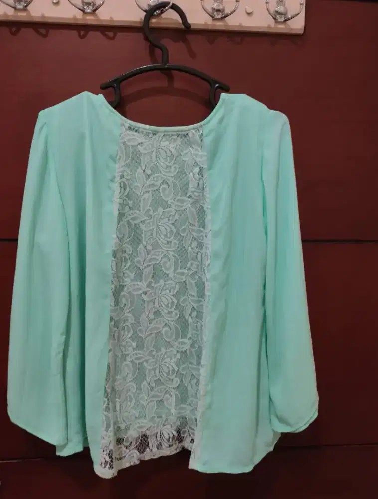 Atasan sifon tosca ada Renda nya
