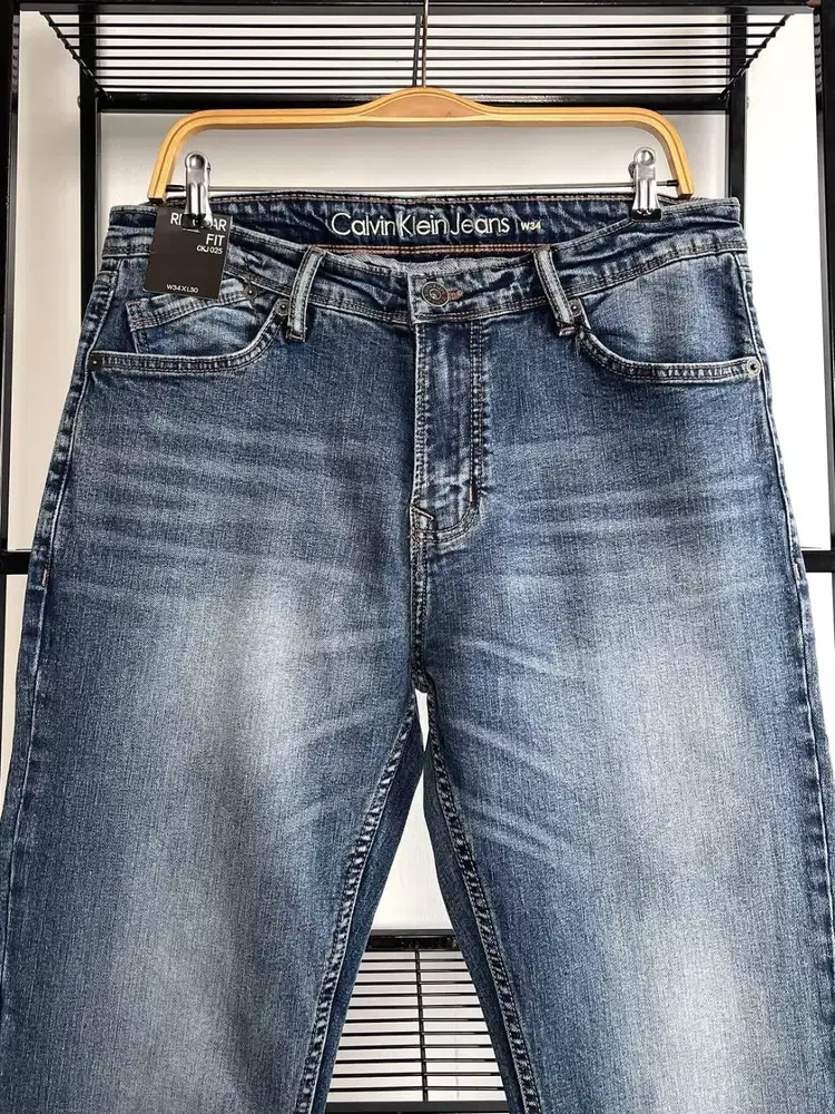 CALVIN KLEIN JEANS CLASSIC STRAGHT LEG MID BLUE WASH JEANS (34-35)