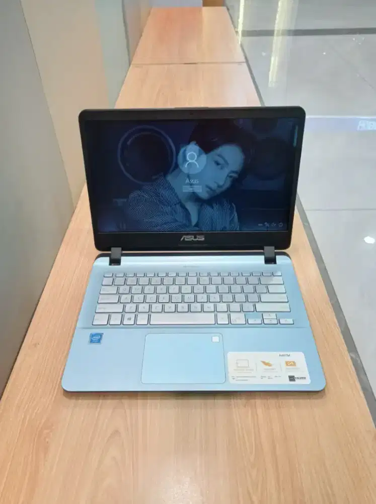 LAPTOP ASUS MULUS LIKE NEW NO MINUS SIAP PAKAI RAM 4 HDD 1 TB WIN 10
