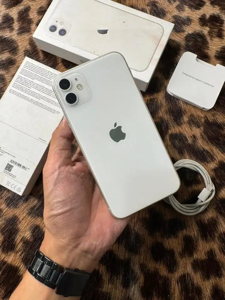 iPhone 11 64GB BH82 Resmi (White)