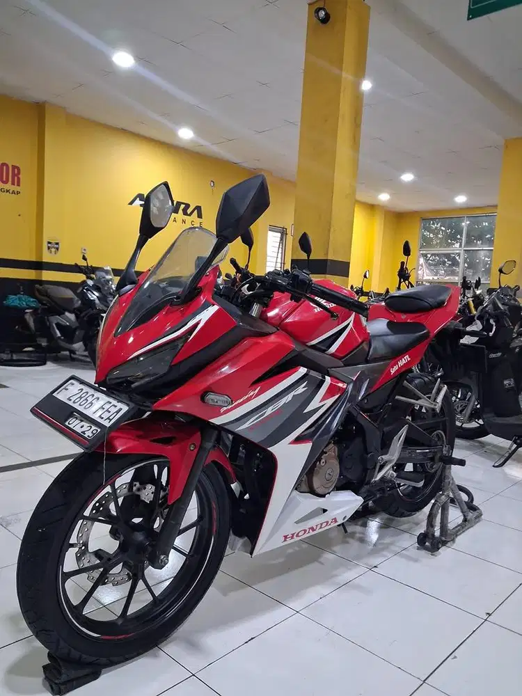 HONDA CBR 150R 2019